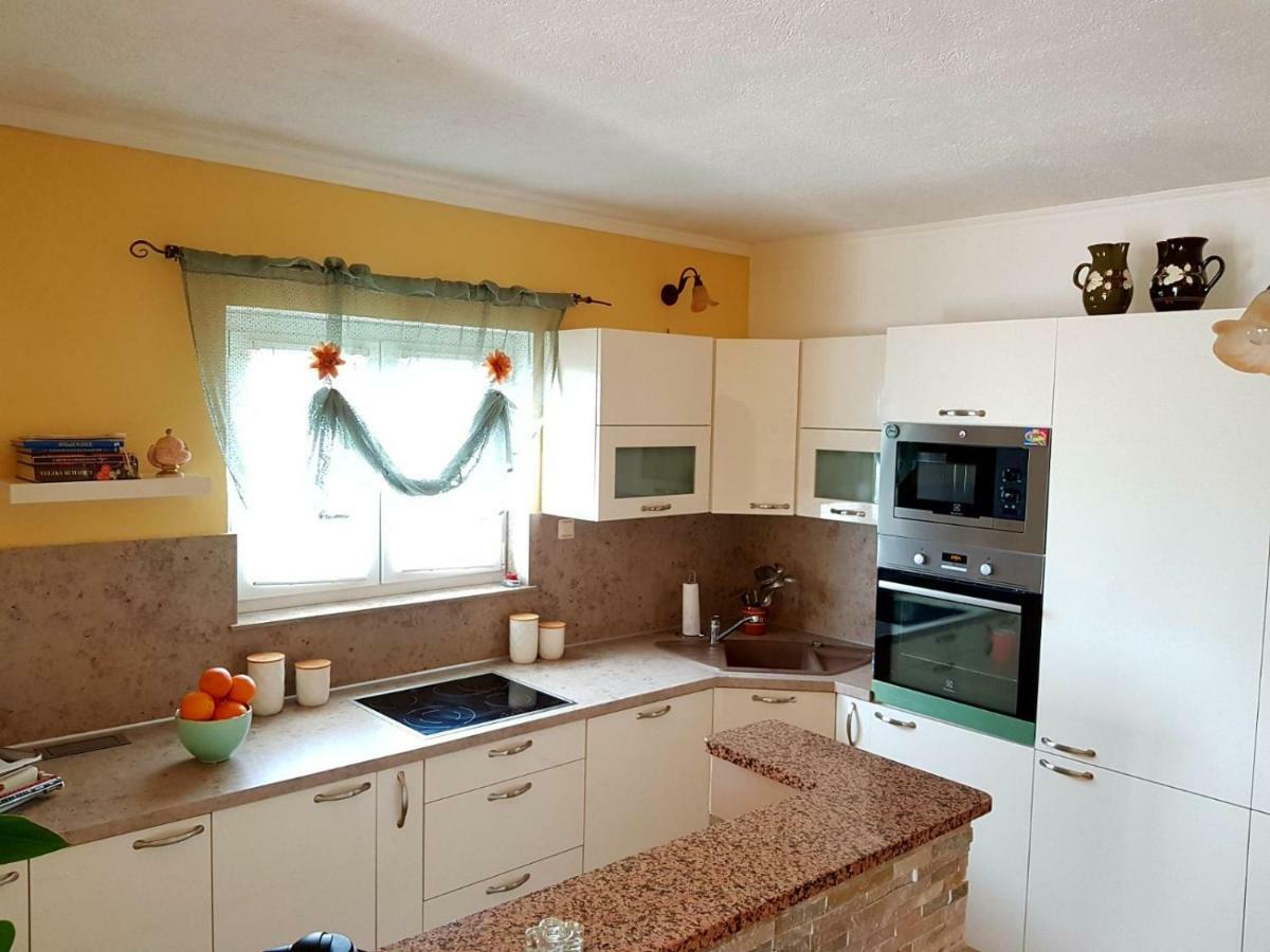 Apartments Tatjana セニ エクステリア 写真